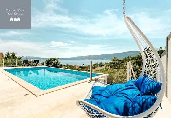 Villa te koop in Montenegro - Bijela -  640.000