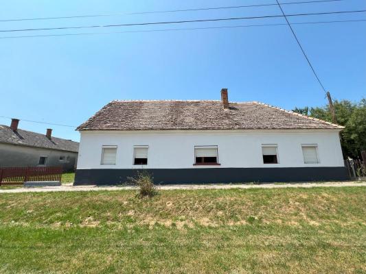 Hongarije ~ Pannonia (West) ~ Baranya (Pcs) - (Woon)boerderij