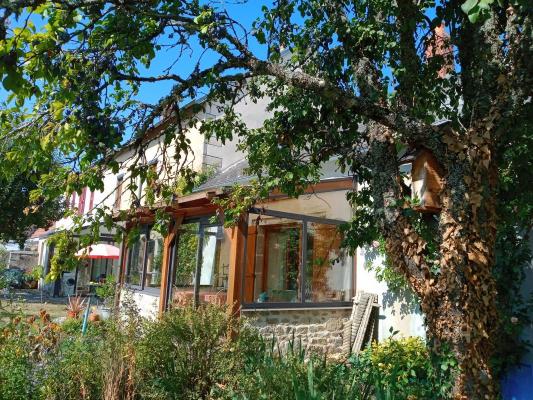 Frankrijk ~ Auvergne ~ 63 - Puy-de-Dme - Stadswoning