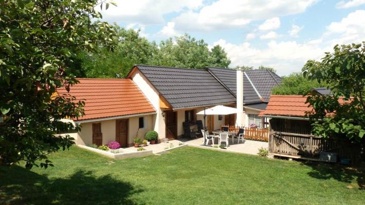 Hongarije ~ West & Balatonmeer ~ Tolna (Szekszrd) - Woonhuis