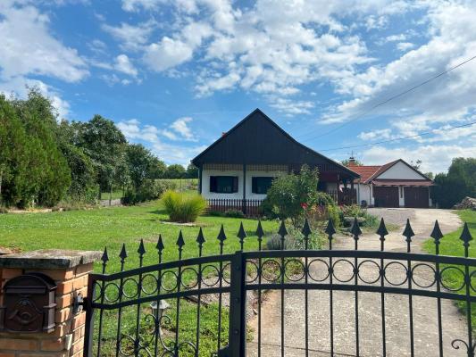 Hongarije ~ Zuid: P�cs & Vill�ny ~ Baranya (P�cs) - Woonhuis