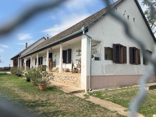 Hongarije ~ Zuid: Pcs & Villny ~ Baranya (Pcs) - (Woon)boerderij