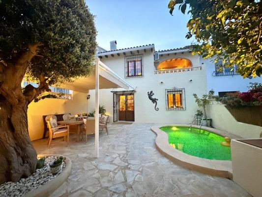 Geschakelde woning te koop in Spanje - Valencia (Regio) - Costa Blanca - Moraira -  395.000