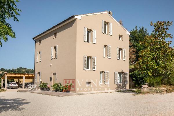 Italië ~ Marken / Marche - (Woon)boerderij