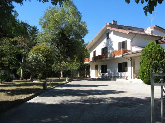 Itali� ~ Abruzzen / Abruzzo - Villa