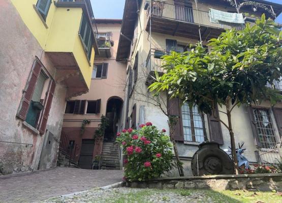 Itali ~ Comomeer - Geschakelde woning