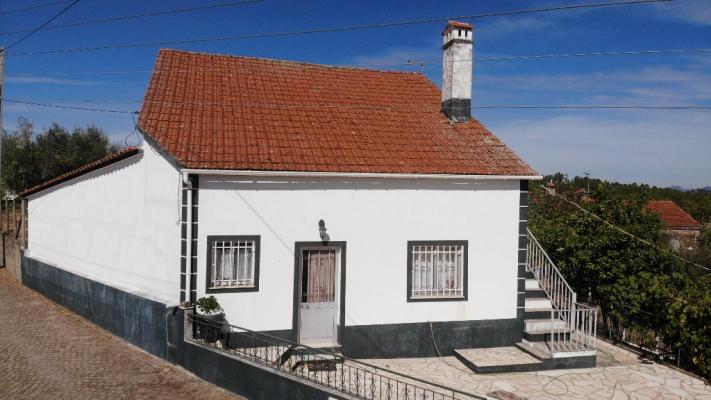 Portugal ~ Castelo Branco - (Woon)boerderij