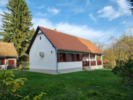Hongarije ~ Zuid - P�cs en Vill�ny ~ Baranya (P�cs) - (Woon)boerderij