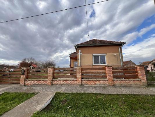 Hongarije ~ West en Balatonmeer ~ Somogy (Kaposvár) - Woonhuis