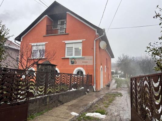 Hongarije ~ Noord - Eger en Tokaj ~ Borsod-Aba�j-Zempl�n - Woonhuis