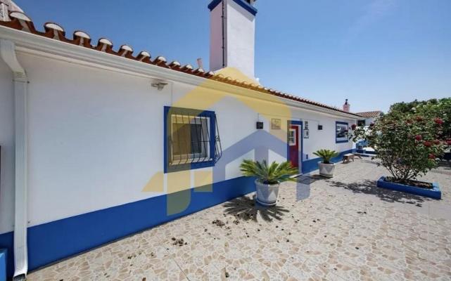 Portugal ~ Alentejo ~ �vora ~ Estremoz - Halfvrijstaand