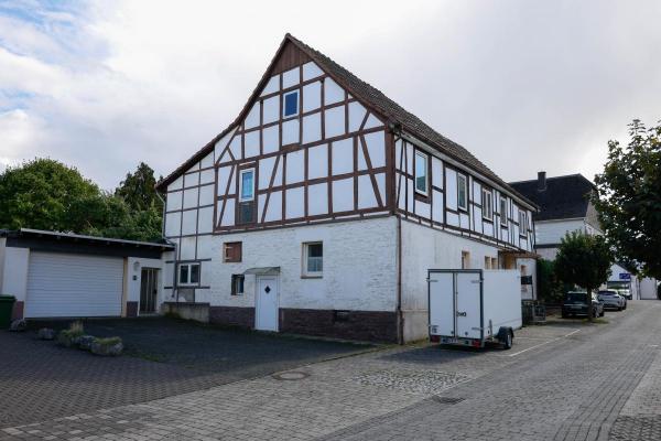 Duitsland ~ Nordrhein-Westfalen ~ Sauerland - Meergezinswoning