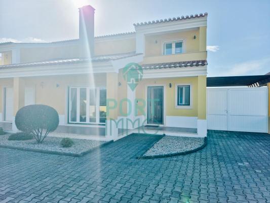 Portugal ~ Centro ~ Leiria ~ Alcoba�a - Geschakelde woning