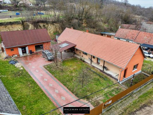 Hongarije ~ Zuid - P�cs en Vill�ny ~ Tolna (Szeksz�rd) - Woonhuis