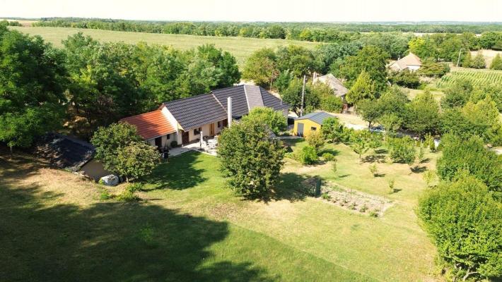 Hongarije ~ Zuid - P�cs en Vill�ny ~ Tolna (Szeksz�rd) - Woonhuis