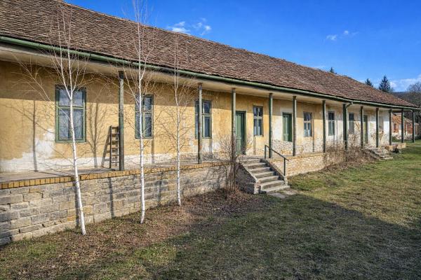 Hungary ~ South - P�cs and Vill�ny ~ Baranya (P�cs) - Renovation object