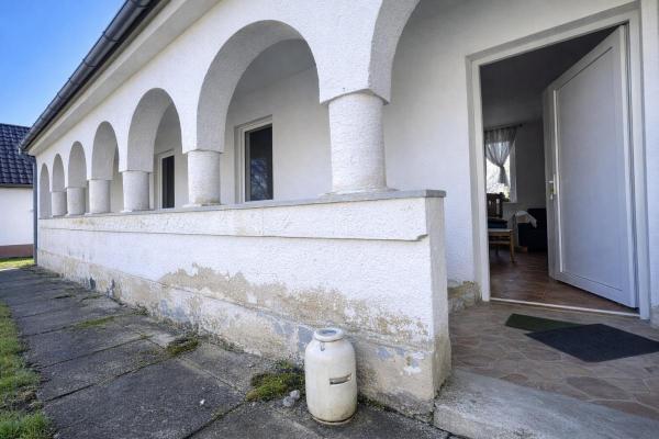 Hongarije ~ Zuid - P�cs en Vill�ny ~ Baranya (P�cs) - (Woon)boerderij