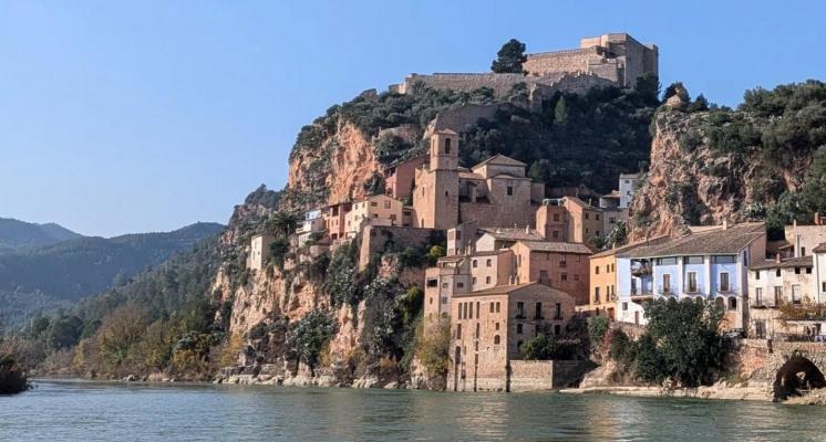 Spanje ~ Cataloni� ~ Tarragona ~ Binnenland - Stadswoning