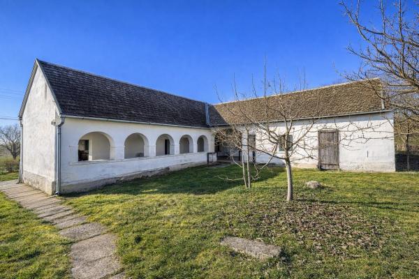 Hongarije ~ Zuid - P�cs en Vill�ny ~ Baranya (P�cs) - (Woon)boerderij