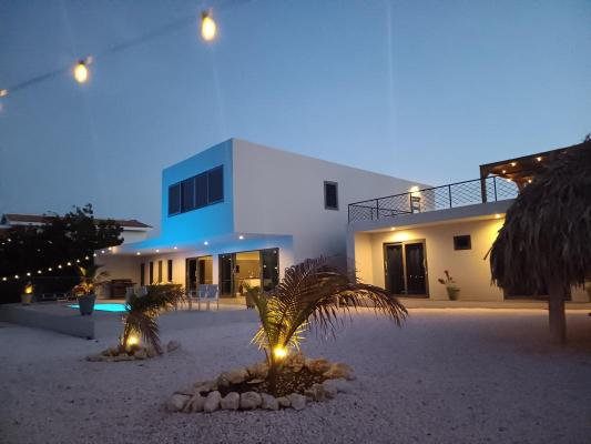 Antillen ~ Cura�ao - Villa