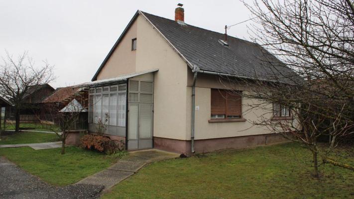 Hongarije ~ West en Balatonmeer ~ Zala (Zalaegerszeg) - Woonhuis