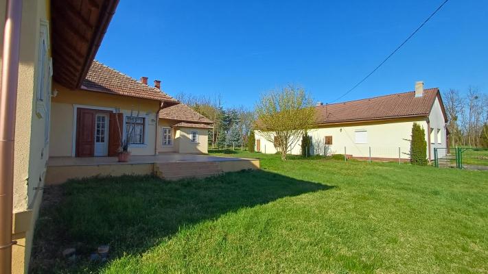 Hongarije ~ Zuid - P�cs en Vill�ny ~ Somogy (Kaposv�r) - Herenhuis