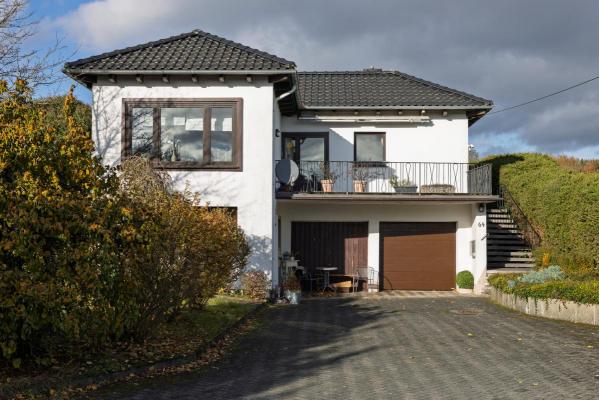 Duitsland ~ Nordrhein-Westfalen ~ Sauerland - Meergezinswoning
