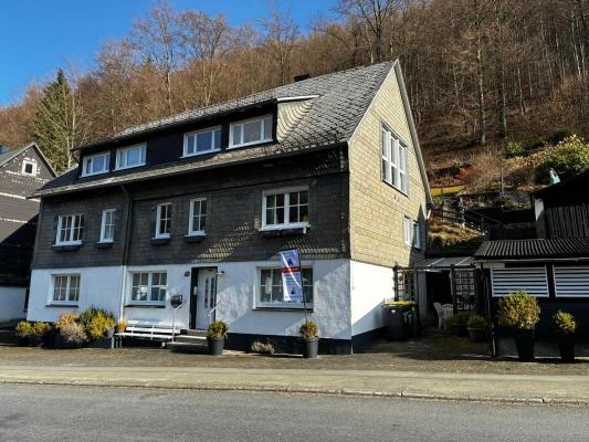 Deutschland ~ Nordrhein-Westfalen ~ Sauerland - Haus