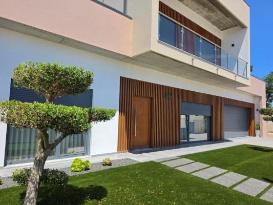 Portugal ~ Leiria - Woonhuis