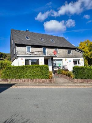 Duitsland ~ Nordrhein-Westfalen ~ Sauerland - Meergezinswoning