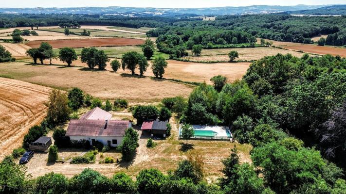 Frankrijk ~ Auvergne ~ 63 - Puy-de-Dôme - Meergezinswoning
