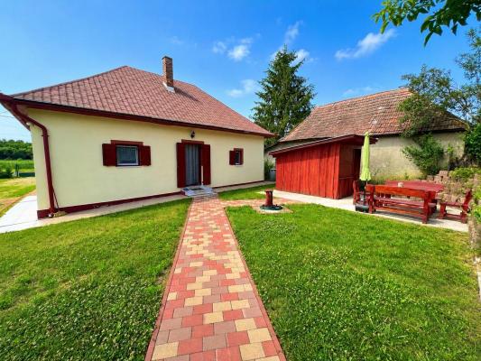 Hongarije ~ Noord - Eger en Tokaj ~ Nógrád (Salgótarján) - (Woon)boerderij