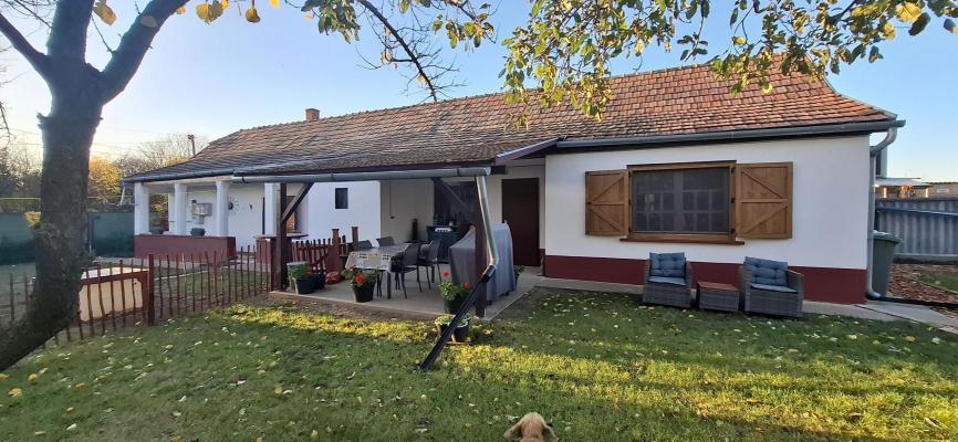 Hongarije ~ West en Balatonmeer ~ Balaton - (Woon)boerderij