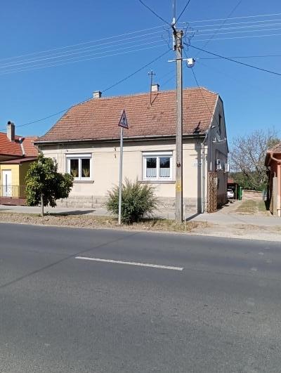 Hongarije ~ West en Balatonmeer ~ Somogy (Kaposvár) - Woonhuis