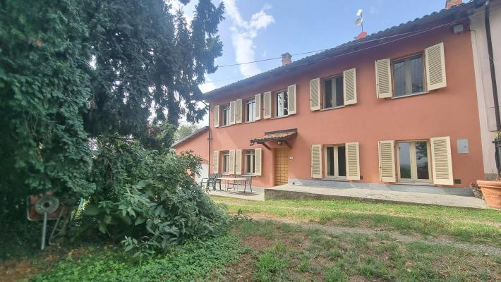 Italië ~ Piemonte - Hoekwoning